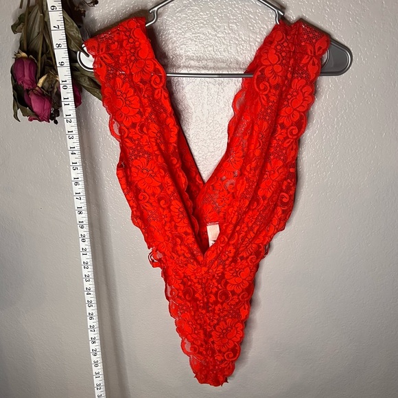 We are HAH! Cut 2 the Chase double deep V recycled red lace bodysuit, sz med EUC - Picture 5 of 13